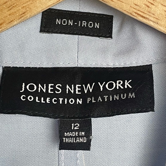 NWT Jones New York light blue sleeveless blouse. Size 12 P2P 20” - Picture 2 of 4